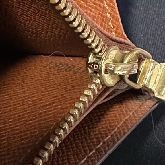 *Sold* Louis Vuitton Monogram Sarah Wallet - Picture 10 of 13